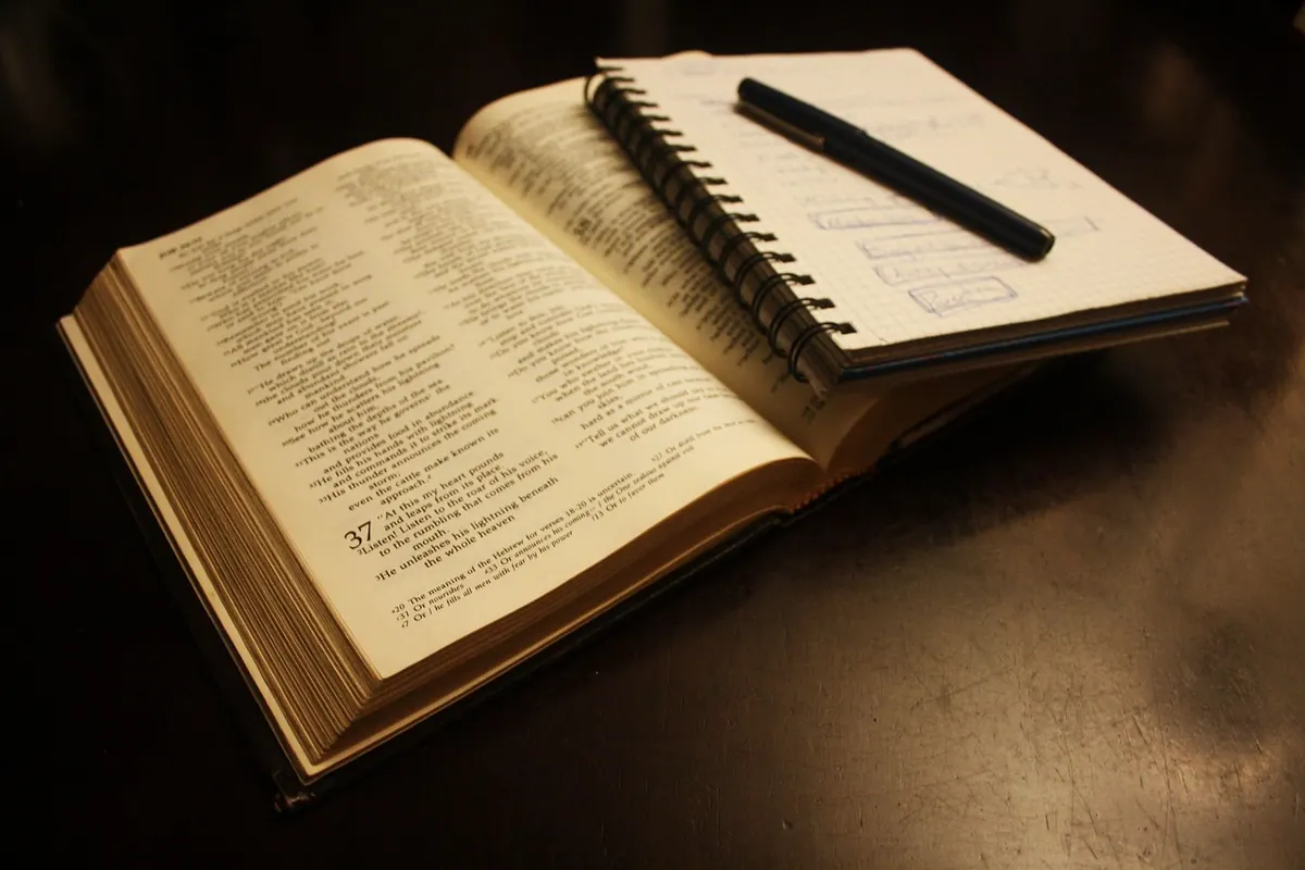 How to Write a Short Story Opening That Hooks Readers